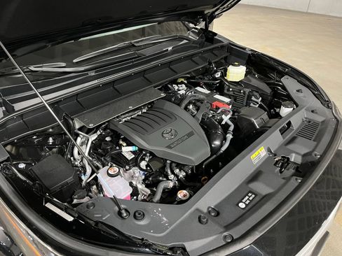 New 2026 Toyota Highlander XLE AWD/4WD image 13