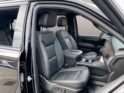 Used 2022 Chevrolet Tahoe Z71 w/ Z71 Off-Road Package AWD/4WD image 9