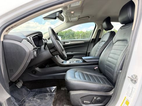 Used 2018 Ford Fusion SE w/ Equipment Group 602A FWD image 13