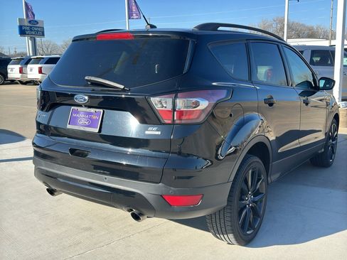 Used 2017 Ford Escape SE w/ Equipment Group 201A image 5