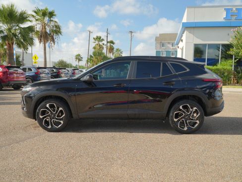 Used 2024 Chevrolet Trax RS w/ Sunroof Package FWD image 8