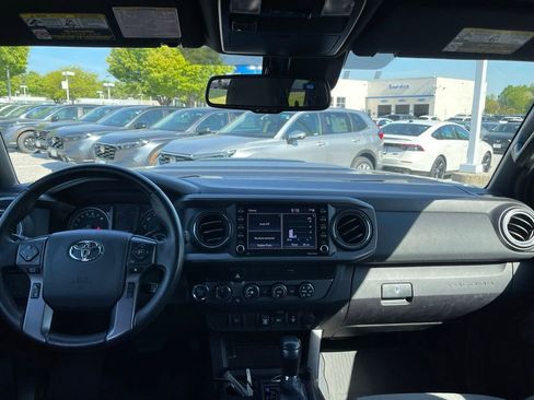 Used 2020 Toyota Tacoma TRD Sport AWD/4WD image 11