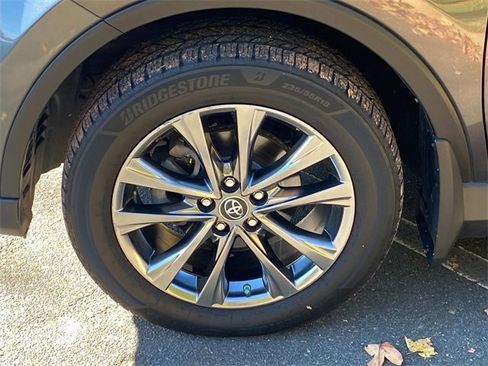 Used 2018 Toyota RAV4 Limited image 6