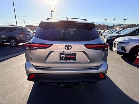 Used 2022 Toyota Highlander XLE image 5