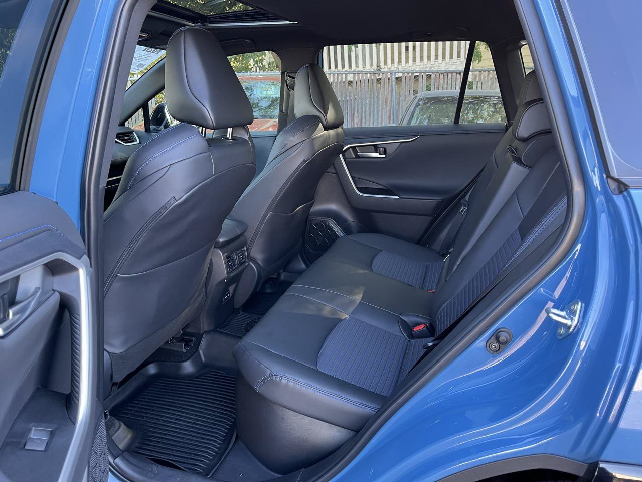 Used 2025 Toyota RAV4 XSE AWD/4WD image 9