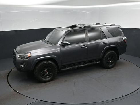 Used 2021 Toyota 4Runner SR5 Premium w/ Moonroof Package RWD image 31
