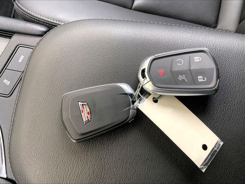 Used 2025 Cadillac XT5 Luxury image 11