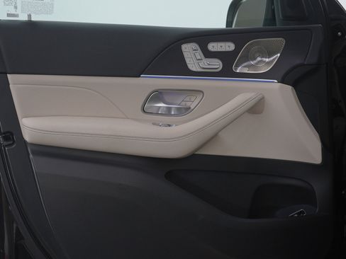 Used 2025 Mercedes-Benz GLS 450 4MATIC image 25