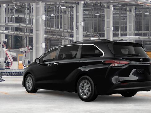 New 2026 Toyota Sienna XLE image 6
