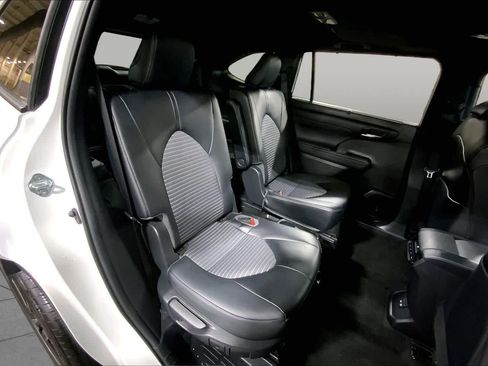 Used 2023 Toyota Highlander XSE AWD/4WD image 20