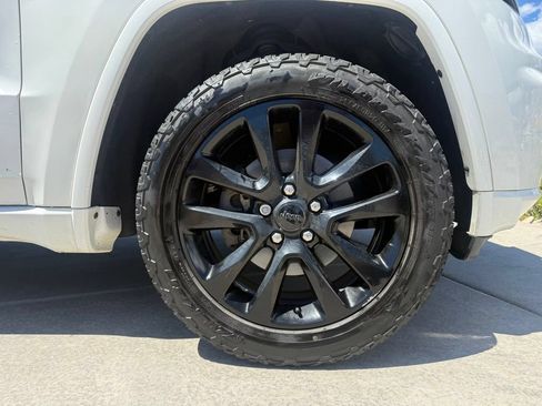 Used 2017 Jeep Grand Cherokee Altitude AWD/4WD image 27