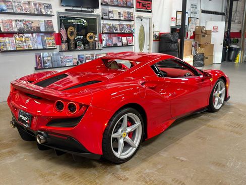 Used 2021 Ferrari F8 Tributo RWD image 31
