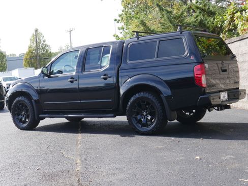 Used 2021 Nissan Frontier SV w/ Midnight Edition Floor Mats image 4