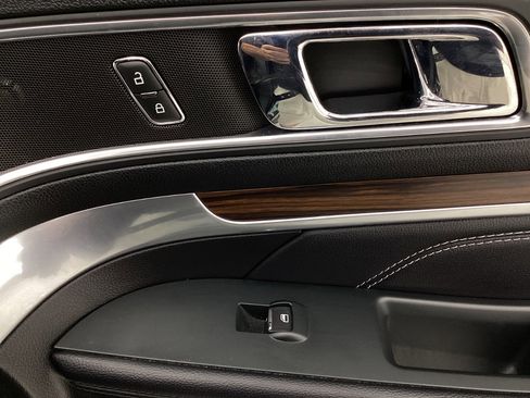Used 2018 Ford Explorer Limited FWD image 41