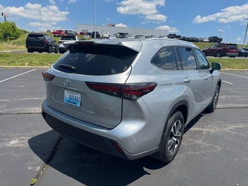Certified 2025 Toyota Highlander XLE AWD/4WD image 3