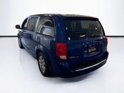 Used 2018 Dodge Grand Caravan SE w/ UConnect Hands-Free Group image 8