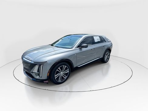 Used 2024 Cadillac Lyriq Luxury w/ LPO, Floor Liner Package RWD image 4