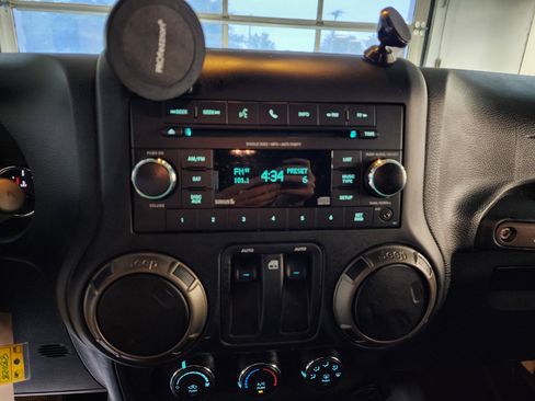 Used 2018 Jeep Wrangler Sport image 27