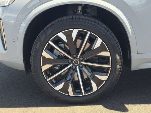 New 2026 Volvo XC90 T8 Plus w/ Protection Package Premier AWD/4WD image 11
