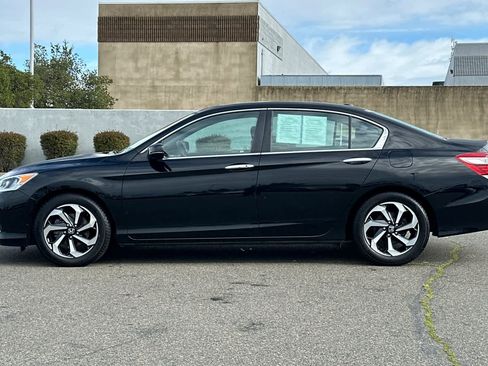 Used 2016 Honda Accord EX image 9