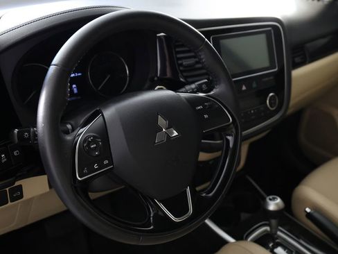 Used 2018 Mitsubishi Outlander SEL FWD image 19