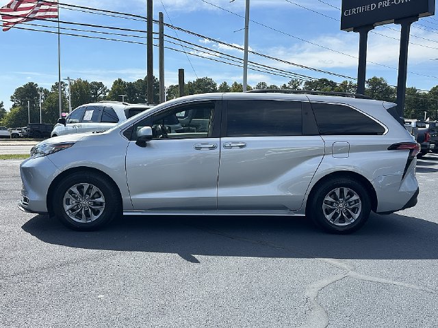 Used 2021 Toyota Sienna XLE FWD image 4