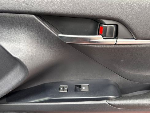 Used 2018 Toyota Camry SE image 21