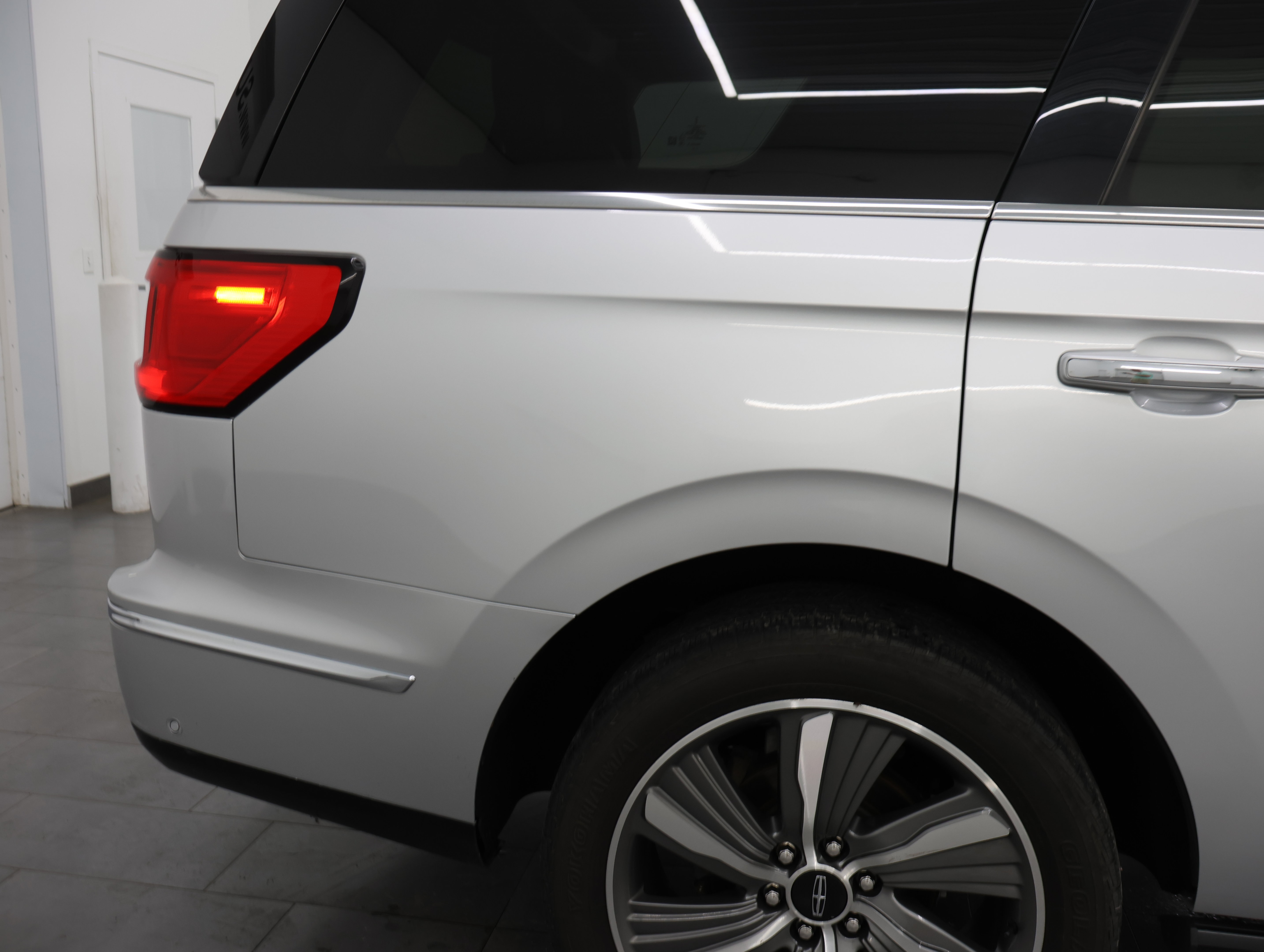Used 2019 Lincoln Navigator Reserve w/ Cargo Package AWD/4WD image 28