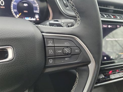 Used 2024 Jeep Grand Cherokee L Altitude image 9