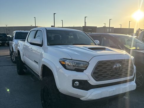 Used 2023 Toyota Tacoma TRD Sport image 2