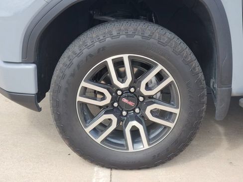 Used 2025 GMC Sierra 1500 AT4 w/ AT4 Premium Package AWD/4WD image 10