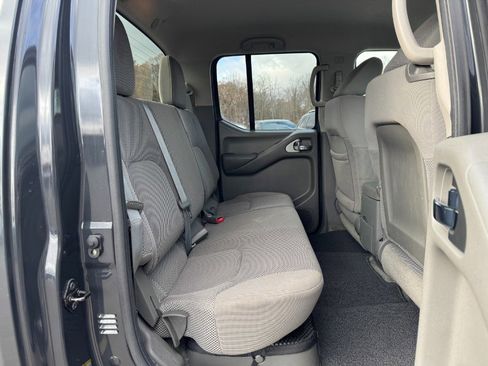 Used 2012 Nissan Frontier SV image 17