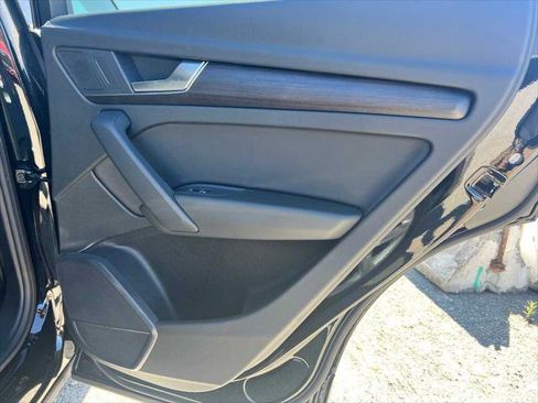 Used 2024 Audi Q5 2.0T Premium w/ Convenience Package image 13