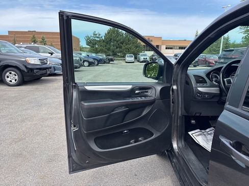 Used 2019 Dodge Grand Caravan GT FWD image 25