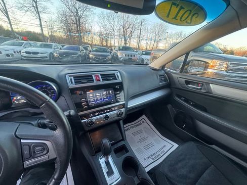 Used 2017 Subaru Outback 2.5i Premium image 24