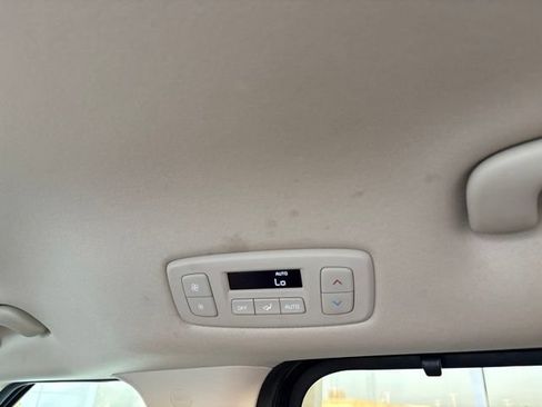 Used 2024 Kia Carnival EX FWD image 37