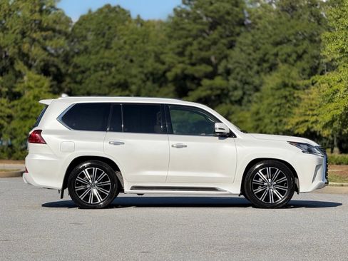 Used 2018 Lexus LX 570 4WD w/ Luxury Package image 12