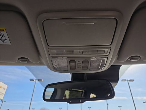 Used 2016 Honda Pilot Touring image 17