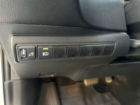 Used 2021 Toyota Corolla LE FWD image 18