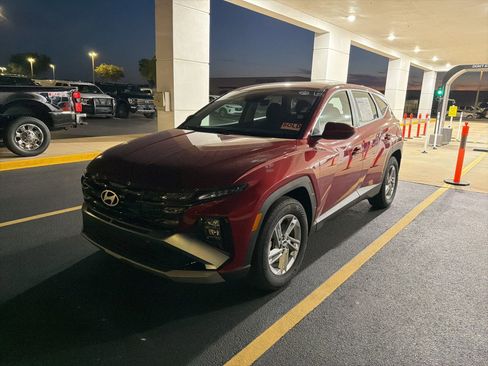 Used 2025 Hyundai Tucson SE image 11