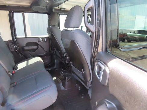 Used 2024 Jeep Wrangler Unlimited Rubicon w/ Convenience Group AWD/4WD image 28
