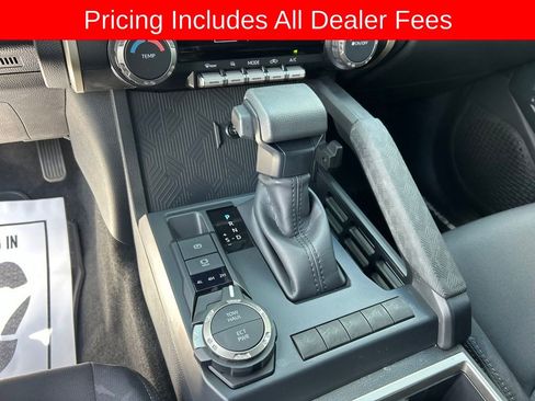 Used 2025 Toyota Tacoma SR5 AWD/4WD image 10