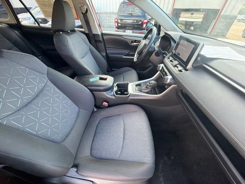 Used 2025 Toyota RAV4 XLE AWD/4WD image 33