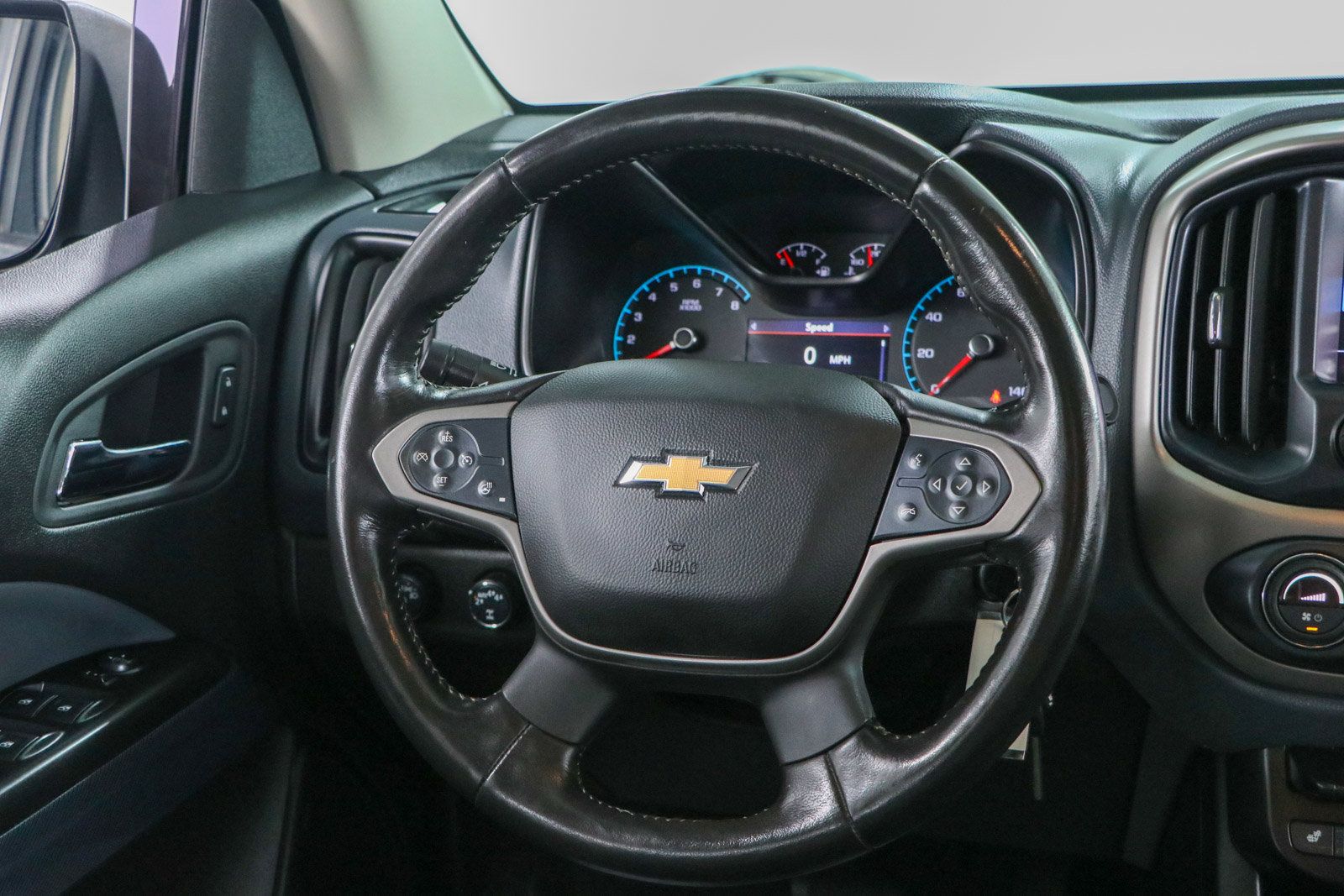 Used 2022 Chevrolet Colorado Z71 AWD/4WD image 12