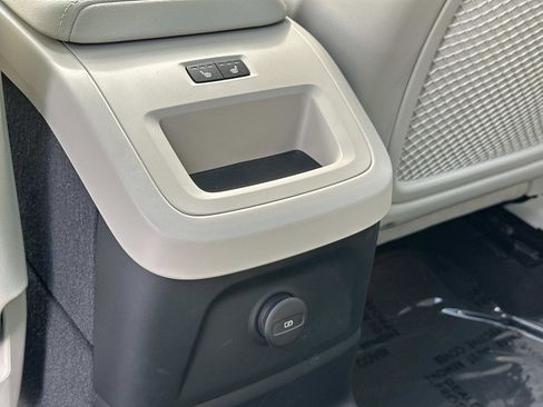 Certified 2025 Volvo XC60 T8 Plus w/ Protection Package Premier image 22