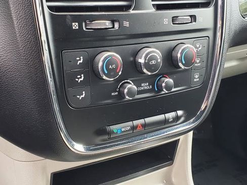 Used 2018 Dodge Grand Caravan SXT FWD image 16