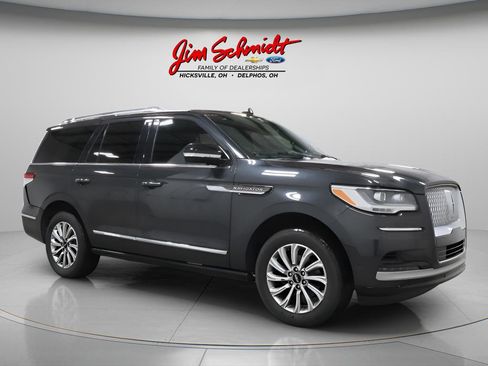 Used 2023 Lincoln Navigator 4WD image 2