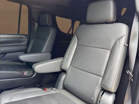 Used 2024 Chevrolet Suburban Z71 w/ Luxury Package AWD/4WD image 19