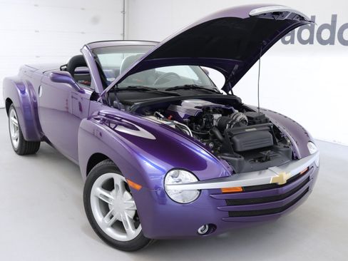 Used 2003 Chevrolet SSR w/ Preferred Equipment Group image 37