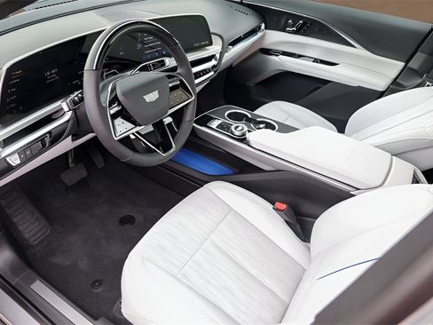 Certified 2024 Cadillac Lyriq Luxury image 9